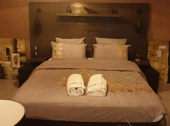Chambre et salle de bain privées dans une villa type orientale